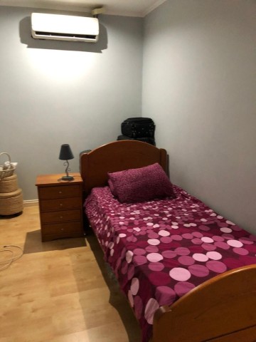 A Venda Excelente moradia V3 duplex, mobiliada, na Vila Alice.