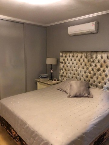 A Venda Excelente moradia V3 duplex, mobiliada, na Vila Alice.