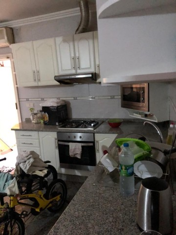 A Venda Excelente moradia V3 duplex, mobiliada, na Vila Alice.