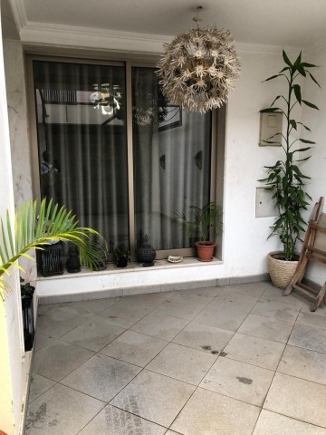 A Venda Excelente moradia V3 duplex, mobiliada, na Vila Alice.