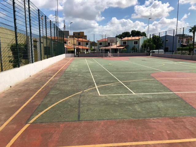 A Venda Vivenda V3 duplex, com anexo e piscina, sito no Condomínio Flores de Talatona, Talatona.