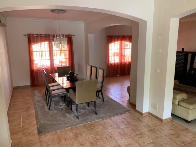 A Venda Vivenda V3+2, no Condomínio Cajueiro, Talatona.