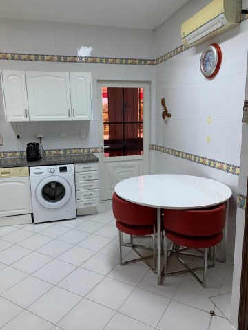 A Venda Vivenda V3+2, no Condomínio Cajueiro, Talatona.