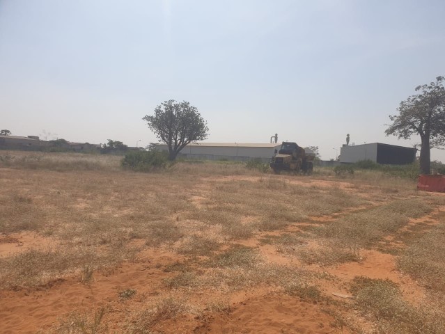 A Venda VENDER: TERRENO NA VIA EXPRESSA