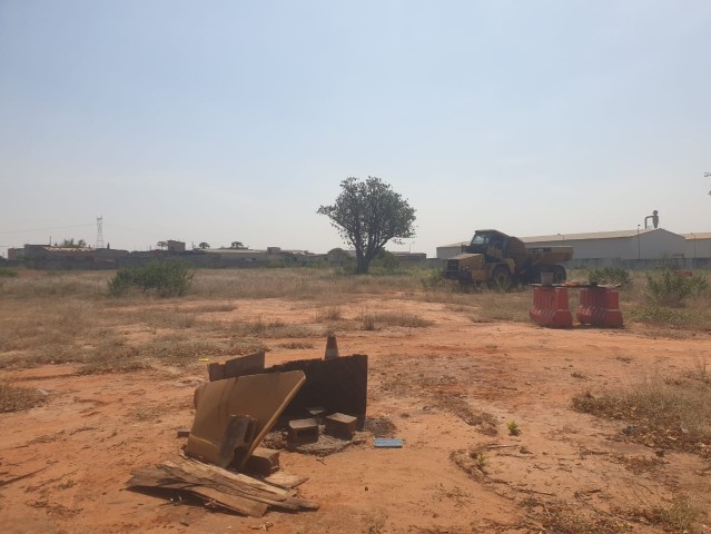 A Venda VENDER: TERRENO NA VIA EXPRESSA
