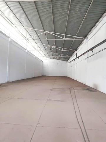 A Venda Aluga-se excelente armazém de 500 m2 na Estrada Luanda- Cacuaco