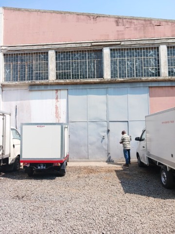 A Venda Aluga-se excelente armazém de 500 m2 na Estrada Luanda- Cacuaco