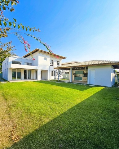 A Venda EXCELENTE VIVENDA V4+1 NO CONDOMÍNIO RIVIERA, TALATONA.