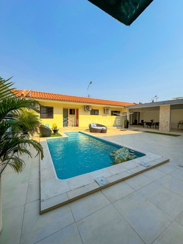 A Venda Vivenda V4 com anexo e piscina, no Condomínio Paraíso, Talatona.