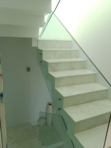 A Venda Vivenda V4 mobiliada com anexo, Condomínio Real Park, Talatona,