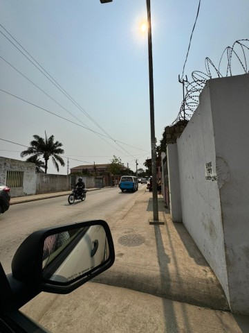 A Venda Armazém de 1.900m², no Cassequel, Rua M'Bandi.