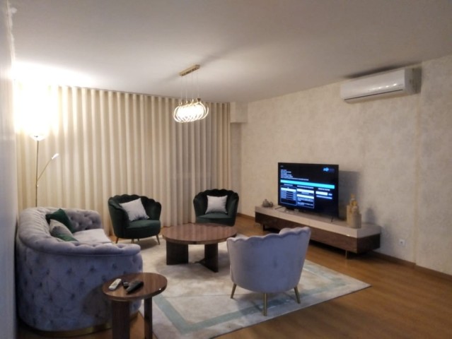 A Venda Apartamento T1 mobiliado, no Edifício Coqueiros Prestige, Coqueiros.