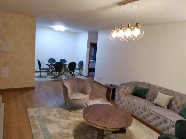 A Venda Apartamento T1 mobiliado, no Edifício Coqueiros Prestige, Coqueiros.