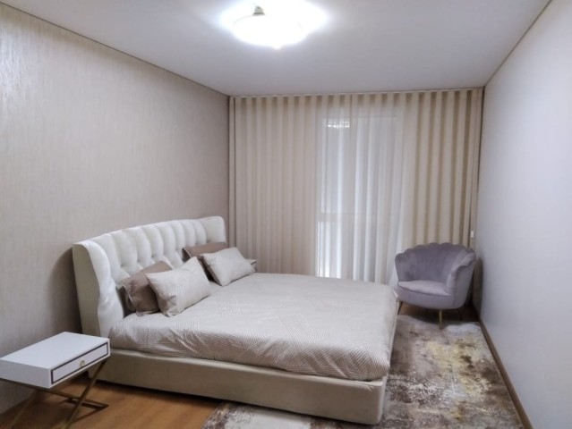 A Venda Apartamento T1 mobiliado, no Edifício Coqueiros Prestige, Coqueiros.