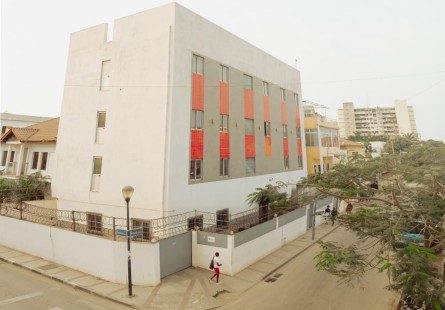 Edifício residencial, no Bairro Valodia, Rua Sebastião.