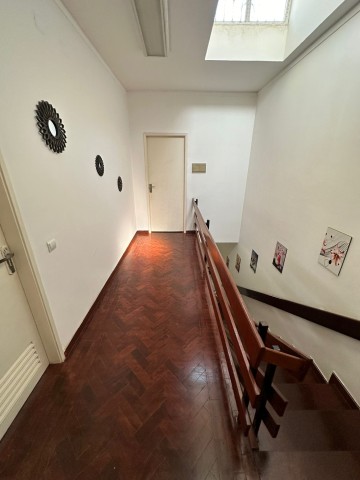 A Venda Excelente moradia T3 com anexo, no Cassenda.