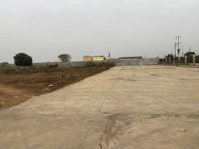 A Venda Terreno de 3 hectares, berma estrada, Via expressa.