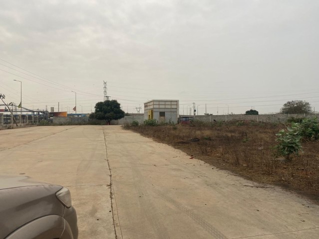 A Venda Terreno de 3 hectares, berma estrada, Via expressa.