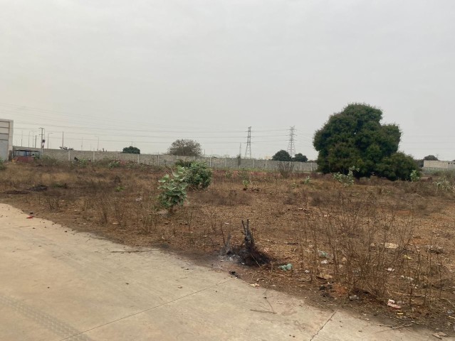 A Venda Terreno de 3 hectares, berma estrada, Via expressa.