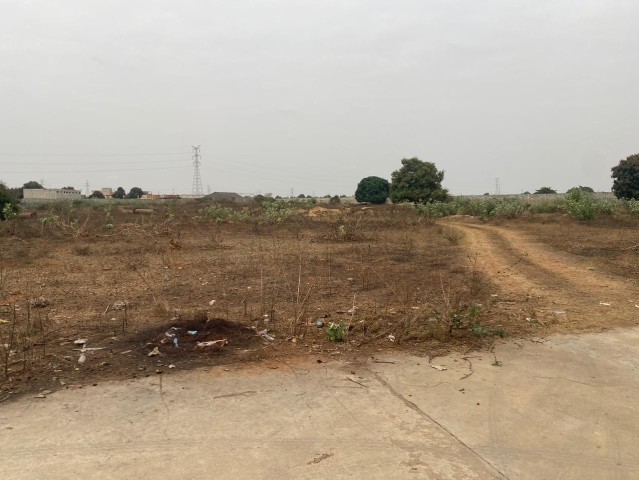 A Venda Terreno de 3 hectares, berma estrada, Via expressa.