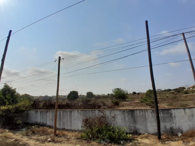 A Venda Terreno de 4 hectares, na 1ª linha da Via Expressa, sentido desvio do Zango/11 de Novembro.