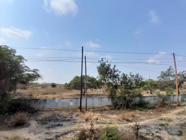 A Venda Terreno de 4 hectares, na 1ª linha da Via Expressa, sentido desvio do Zango/11 de Novembro.