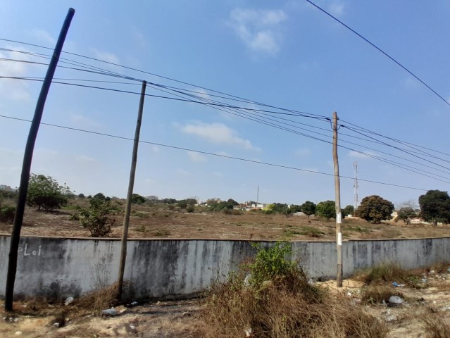 A Venda Terreno de 4 hectares, na 1ª linha da Via Expressa, sentido desvio do Zango/11 de Novembro.