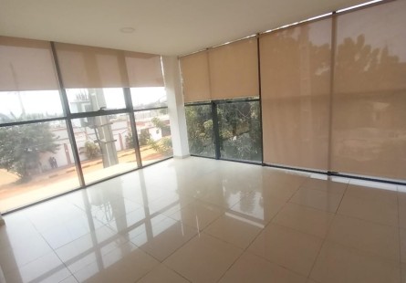 Anúncio Escritório oo Lar do Patriota, defronte ao Intermarket, Benfica.