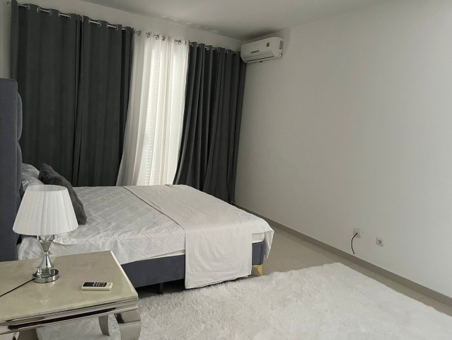 A Venda Moradia T4 no Condomínio Parque das Acácias, Camama.