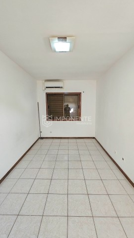 A Venda Moradia V3+1, dúplex, no Condomínio Flores de Talatona, Talatona.