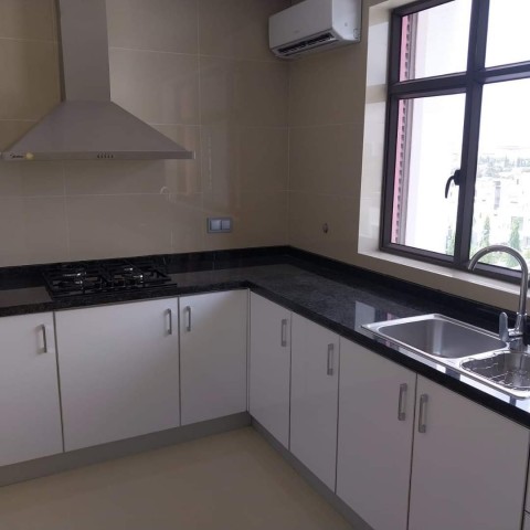 A Venda Apartamento T4, no Condomínio Royal Park, Talatona.