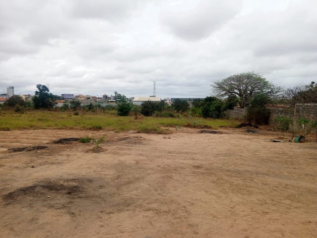 A Venda TERRENO DE 03 HECTARES, VIA EXPRESSA.