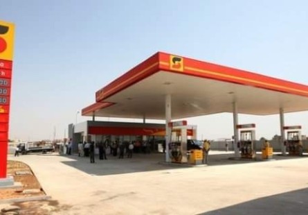 Posto de combustível, na Via Expressa.