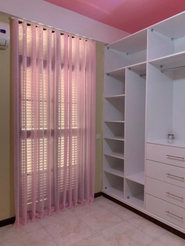 A Venda Vivenda V5 com anexo e piscina, mobiliado, na Zona Verde, Via Expressa.
