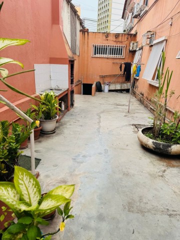 A Venda Vivenda V3, na Maianga, nas imediações da Clínica Medical Center.