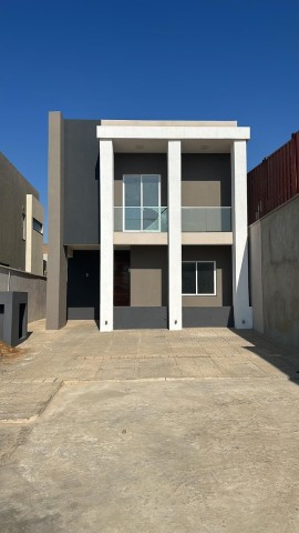 A Venda Vivenda V3, na Urbanização Boa Vida, Via Expressa.