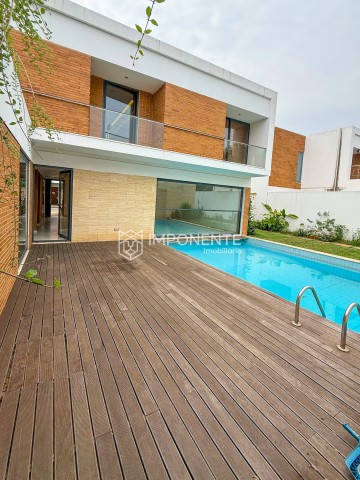 A Venda Luxuosa Vivenda V5 com piscina e anexo, no Condomínio das 13 Casas, Talatona.
