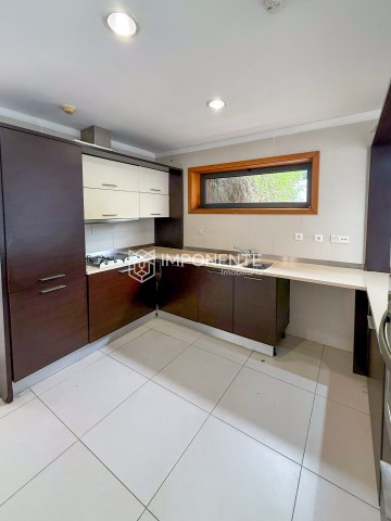 A Venda Luxuosa Vivenda V5 com piscina e anexo, no Condomínio das 13 Casas, Talatona.