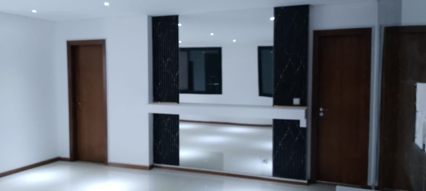 A Venda Apartamento T3 duplex, no Condomínio Laguna Residencial, Talatona.
