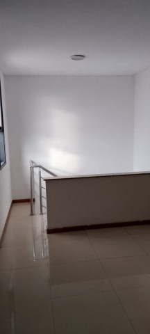 A Venda Apartamento T3 duplex, no Condomínio Laguna Residencial, Talatona.
