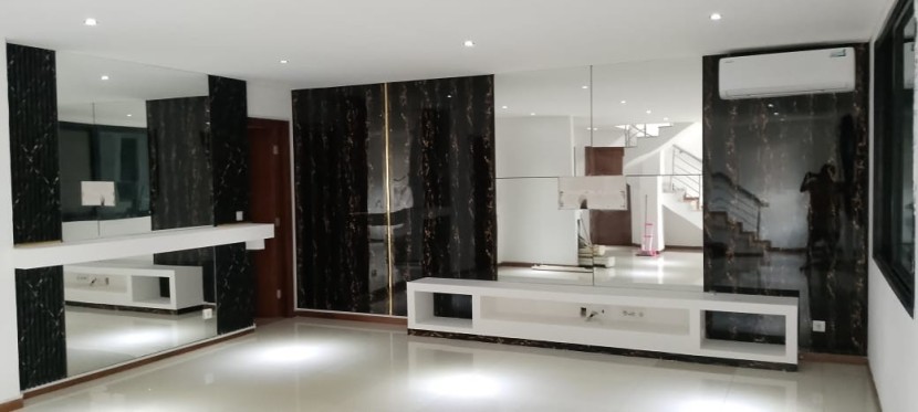 A Venda Apartamento T3 duplex, no Condomínio Laguna Residencial, Talatona.