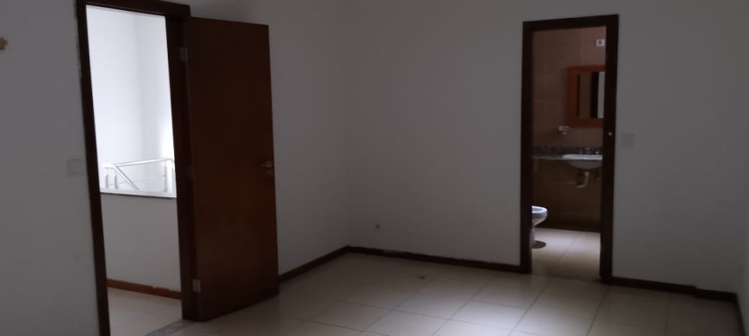A Venda Apartamento T3 duplex, no Condomínio Laguna Residencial, Talatona.