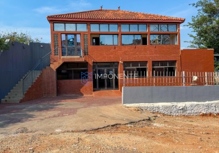 Estabelecimento comercial no Miramar - Ingombotas