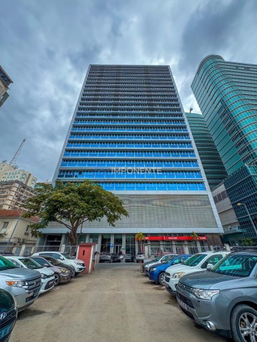 A Venda Luxuoso apartamento T2 no Edifício Kanhangulo, Ingombotas.