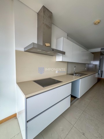 A Venda Luxuoso apartamento T2 no Edifício Kanhangulo, Ingombotas.