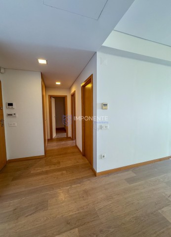 A Venda Luxuoso apartamento T2 no Edifício Kanhangulo, Ingombotas.