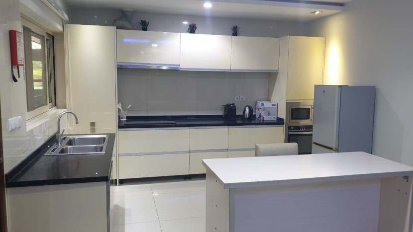 A Venda Apartamento T3, mobiliado, na Ilha de Luanda.