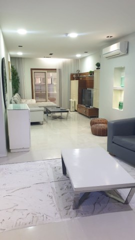 A Venda Apartamento T3, mobiliado, na Ilha de Luanda.