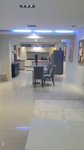 A Venda Apartamento T3, mobiliado, na Ilha de Luanda.