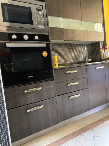 A Venda Apartamento T3, no Condomínio Jardim de Rosas, Camama.